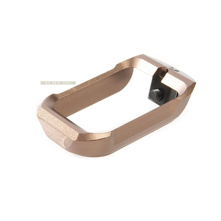 COWCOW Technology Aluminum CNC Tactical Magwell for Tokyo Marui Model 17 Gen4 GBB Pistol - FDE - Bang Bang Airsoft