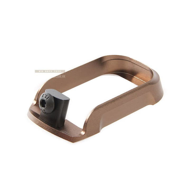 COWCOW Technology Aluminum CNC Tactical Magwell for Tokyo Marui Model 17 Gen4 GBB Pistol - FDE - Bang Bang Airsoft